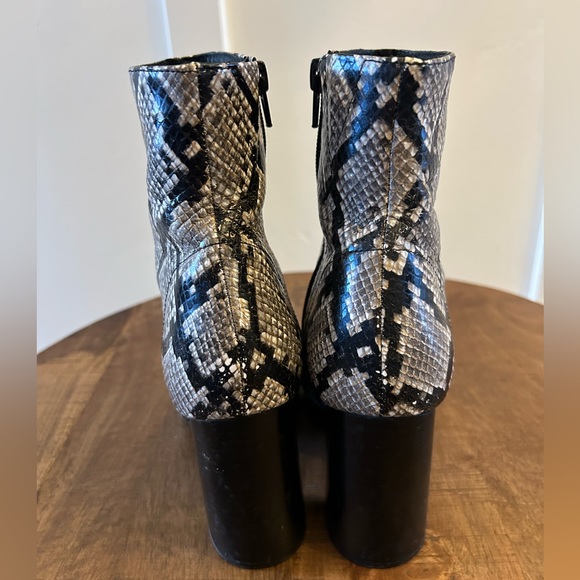 🌶️Jeffrey Campbell Snake Print Booties. Size 7 - Picture 4 of 9